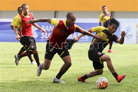 Latihan Sriwijaya Fc Antara Foto