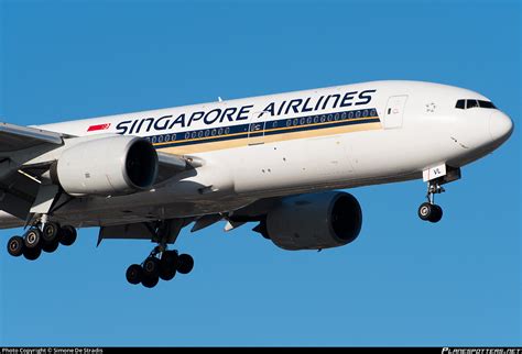 V Svl Singapore Airlines Boeing Er Photo By Simone De Stradis