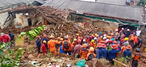 Indonesia Floods And Landslides Leave 4 Dead Thousands Affected