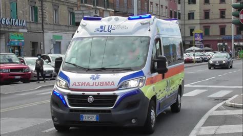 Ambulanza Blu Pubblica Assistenza In Emergenza Italian Ambulance In