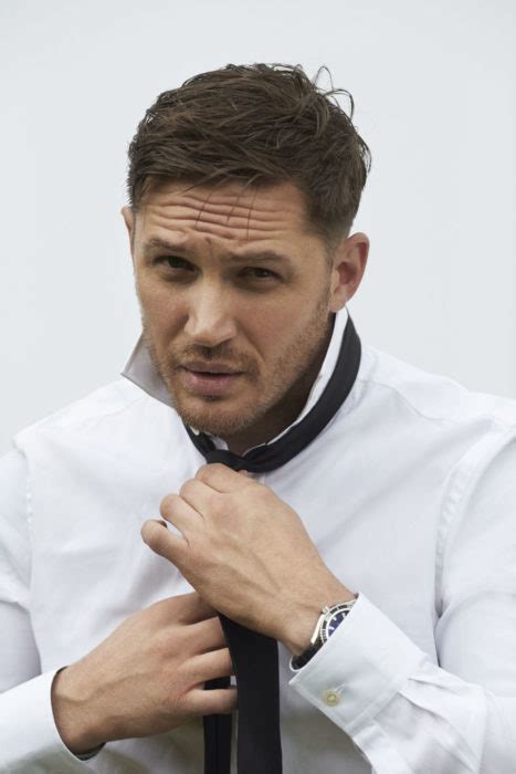 Tom Hardy se convierte en superhéroe al detener un ladrón