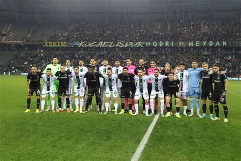 TRT Spor On Twitter Kocaelispor Ile Sakaryaspor Depremzedeler