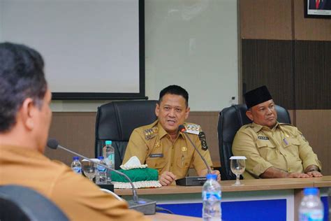 Penjabat Bupati Kampar Pimpin Rapat Kesiapan Camat Dalam Rangka