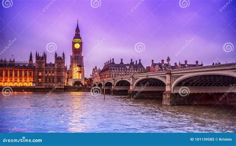 Londra Regno Unito Il Palazzo Di Westminster Con Big Ben Elizabeth