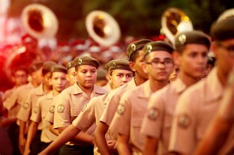 Tr S Lagoas Desfile C Vico Militar Do Anivers Rio Do Munic Pio Re Ne