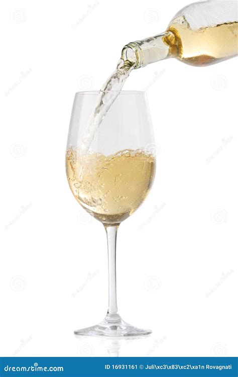 Vinho Branco De Derramamento Em Um Vidro Imagem De Stock Imagem De