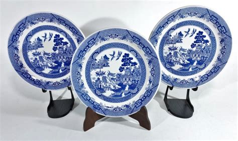 Pratos Em Porcelana Nas Cores Azul E Branco Decora