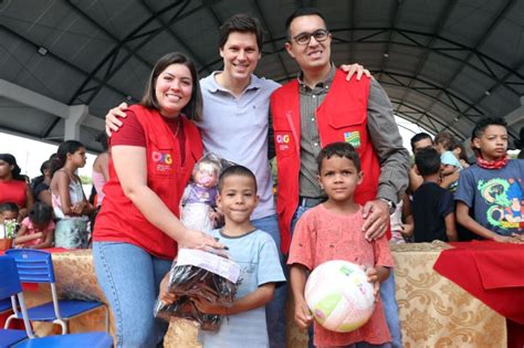 Governo De Goi S E Ovg Entregam Mil Brinquedos Do Natal Do Bem Em