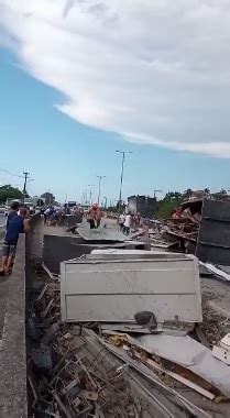 Carreta se desprende e quase causa uma tragédia na BR 101 em Biguaçu