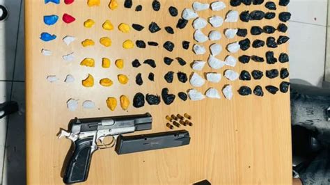 Pn Apresa Hombre Con Porciones De Drogas Y Una Pistola Ilegal