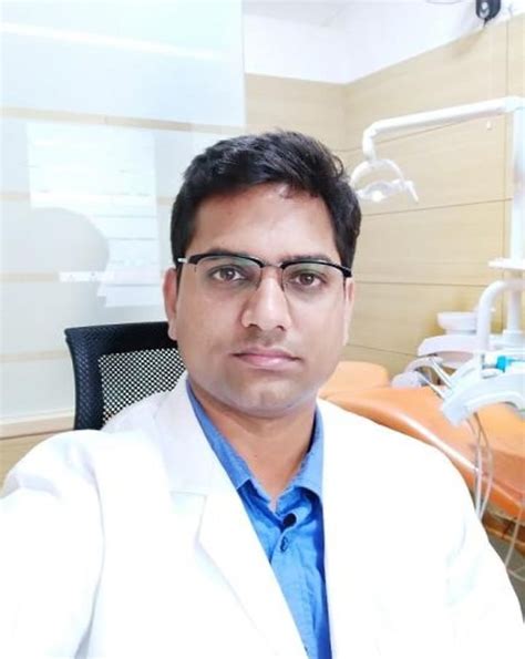 Dr Naveen Yadav Dentist South City II Gurgaon DocIndia