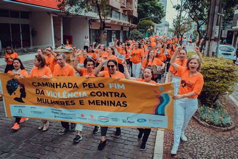 Movimento pede o fim da violência contra a mulher em Caxias