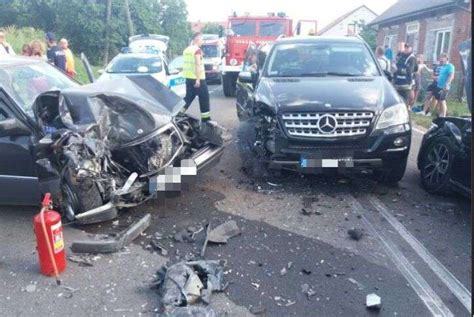 Zderzenie Trzech Aut Nietrze Wa Kieruj Ca Troje Dzieci W Szpitalu