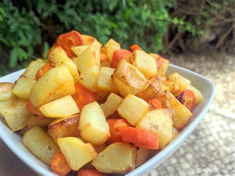 Batatas e Cenouras Assadas aos Cubos Iguaria Receita e Culinária