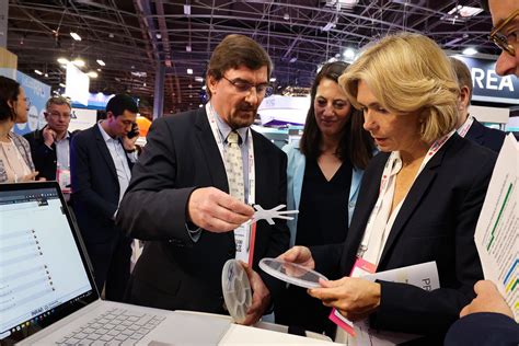 Au salon Viva Tech Valérie Pécresse voit lÎle de France en grand