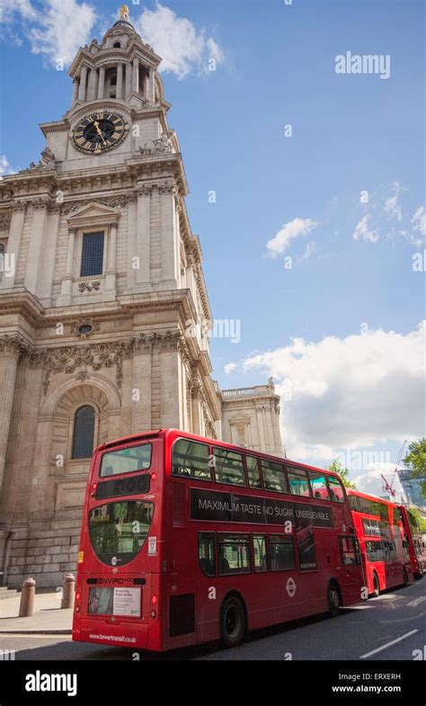 Iconic London Buses Hi Res Stock Photography And Images Alamy