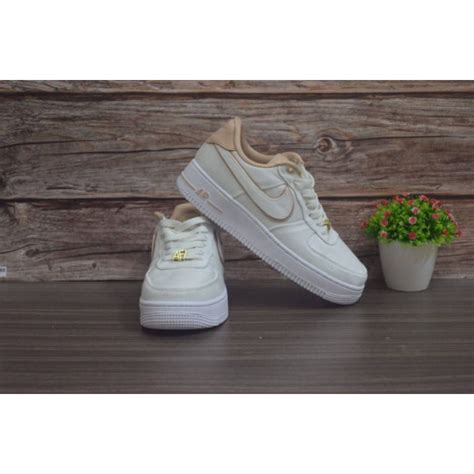 Jual Sepatu Nike Air Force 1 07 Lx White Bio Beige Metalic Gold Shopee Indonesia