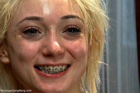 Boundgangbangs Moretta Fuentes Blonde Doctorsexs Foto PornPics VIP Gallery