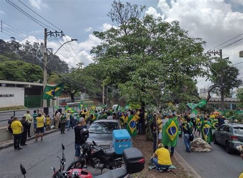 Manifestantes Interditam Faixa Da Avenida Raja Gabaglia Em Bh Por