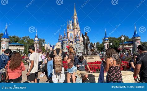 Orlando Fl Usa November 25 2020 People Walking Toward Cinderella Castle At Walt Disney