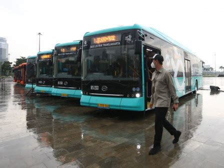 Transjakarta Targetkan Bus Listrik Beroperasi Hingga Akhir