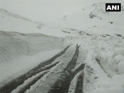 Himachal Pradesh: Rohtang Pass received fresh snowfall today ...