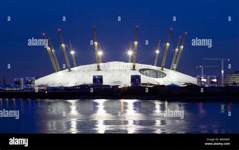 O2 Arena At Night Hi Res Stock Photography And Images Alamy