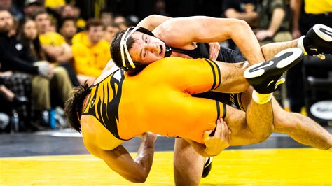 Iowa wrestling earns tough win over Penn on the road