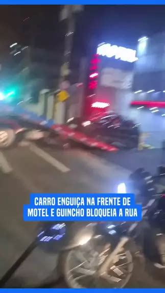 Um Motociclista Flagrou Um Momento Inusitado Quando Um Guincho Precisou