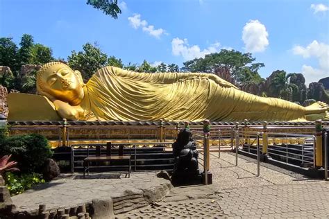 Terbesar Ketiga Di Dunia Patung Budha Tidur Di Sini Dijaga Raja Dan