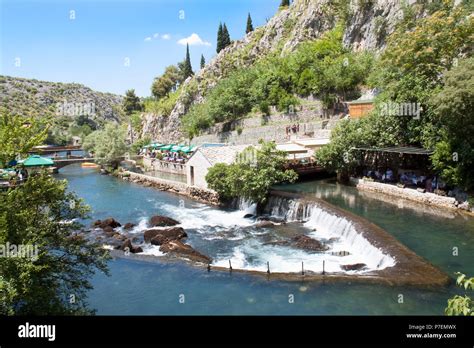 Wasserfall auf der Quelle der Buna River in der Nähe von Mostar