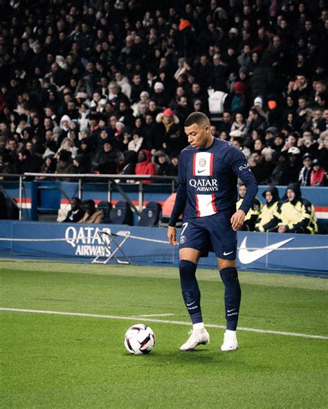 PSG COMMUNITY on Twitter La place de vice capitaine de Mbappé au