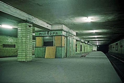 Abandoned Subway station in East Berlin - Photorator