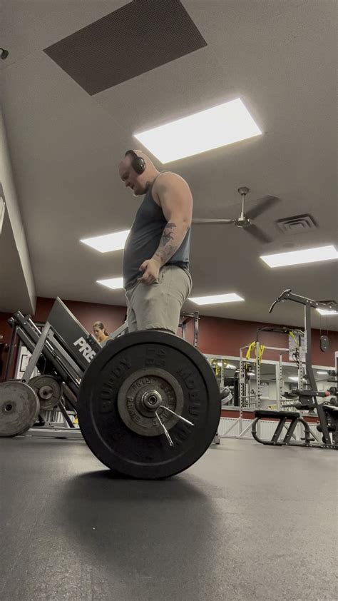 505 lb deadlift for 3 reps : r/GYM