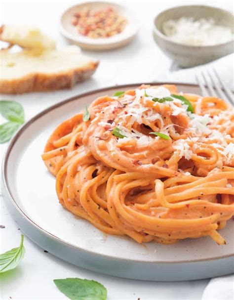 Tomato Pasta Sauce with Cream cheese - The clever meal
