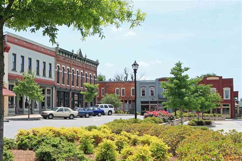 The Best U S Small Towns For A Summer Vacation