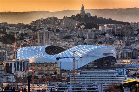 Pape Marseille La Messe Au Stade V Lodrome Suscite Lengouement