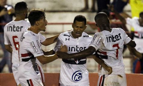 S O Paulo Sofre Mas Vence Botafogo Sp Pela Copa S O Paulo De Futebol