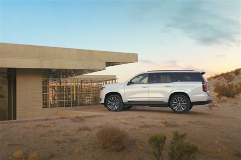 2021 Cadillac Escalade vs. 2021 Escalade ESV: Dimensional Comparison