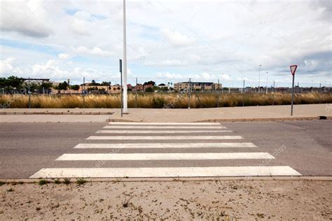 Cruce peatonal vacío 2024