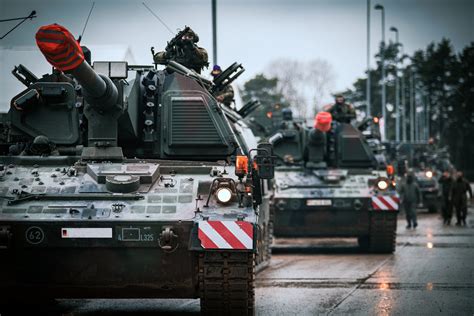 12 Panzerhaubitzen für Bundeswehr