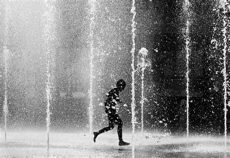 Happy Fountain Classic: Levitate