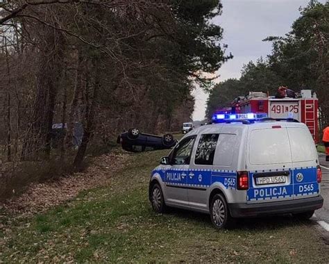 Lubelskie O Nagle Wbieg Na Jezdni Auto Dachowa O W Rodku By A