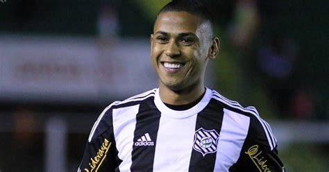 São Paulo anuncia contratação do zagueiro Bruno Alves ex Figueirense