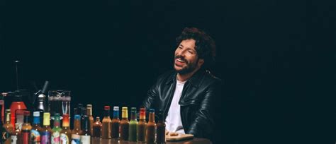Redouane Bougheraba prend encore plus la sauce que son public S Hot Ones Télé Loisirs