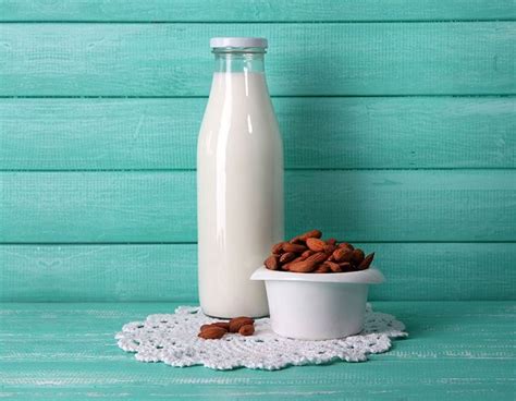 Almond Milk vs. Dairy Milk: Which One Has The Best Benefits? | Almond ...