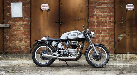 Cafe Racer White Wall Triumph Bonneville T140 Yuri Shif Customs