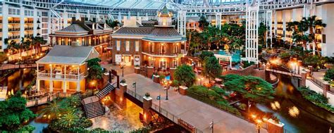 Take the Virtual Delta Boat Tour at Gaylord Opryland Resort | Southern Living