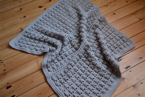 The Oyster Shell Blanket - A Free Crochet Pattern | HanJan Crochet