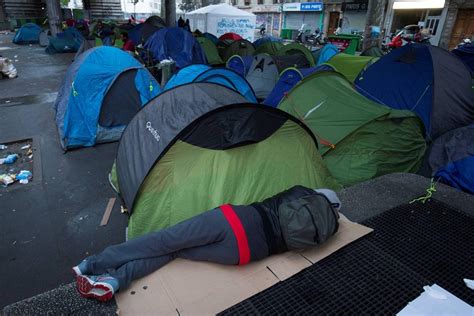 Paris Vacuation Du Campement De Migrants De La Villette Francesoir